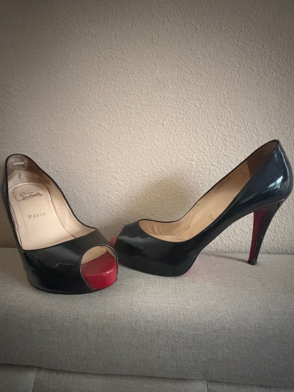 Christian Louboutin Very Privé 120 Black Patent Peep Toe Pumps Size 39